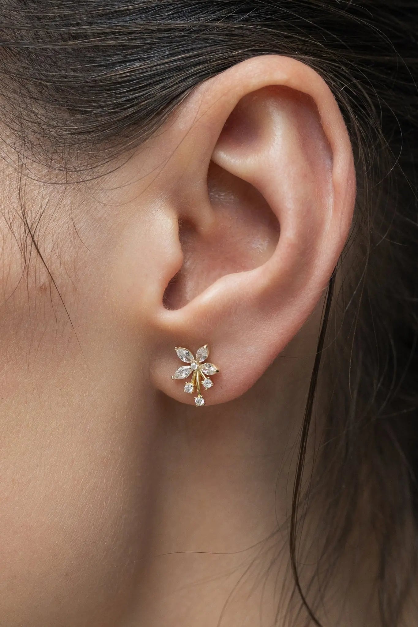 Cercei Argint Flower Spark Lisa&Co.