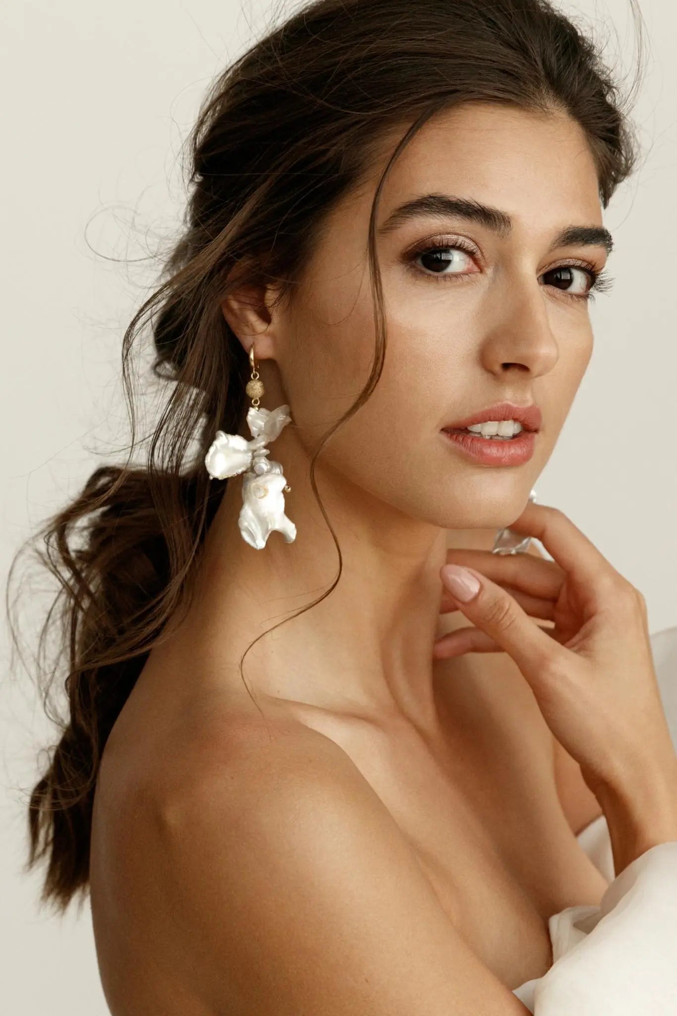 Cercei Aur White Keshi Pearls LisaConcept