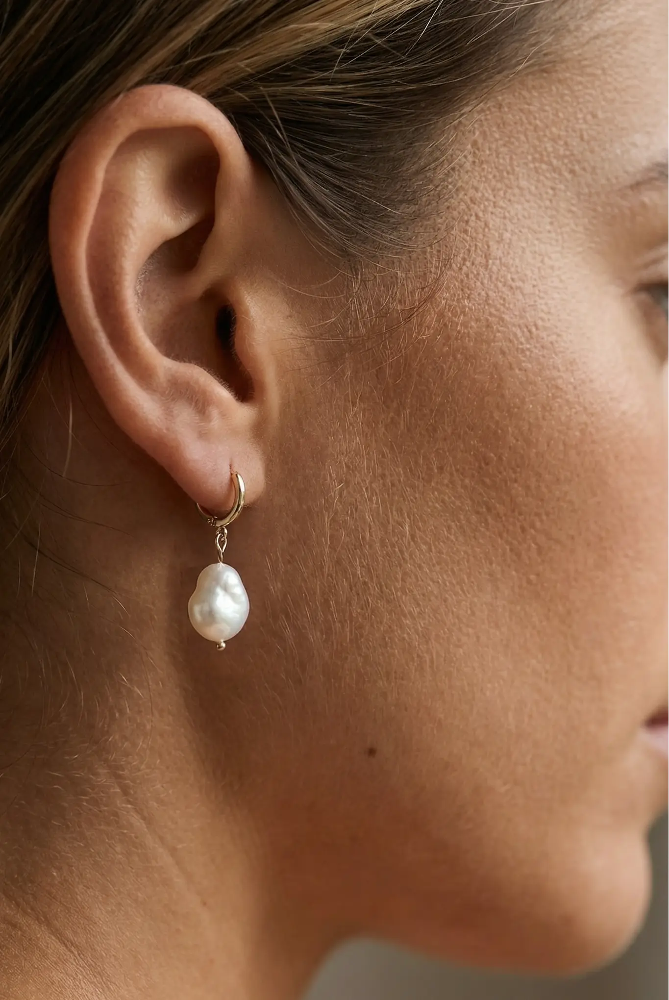 Cercei Aur White Pearl Drop LisaConcept